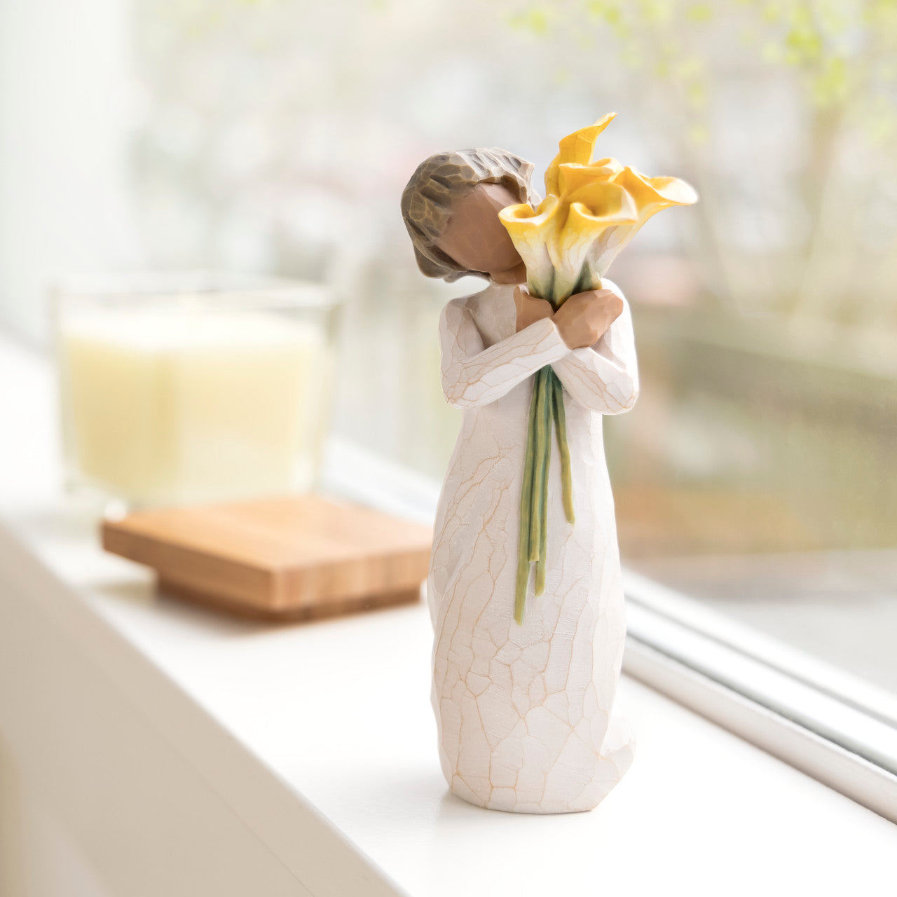 With Gratitude sculpted figure by Susan Lordi | Willow Tree