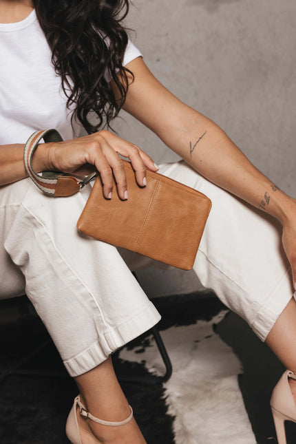 Lylah Pouch Tan