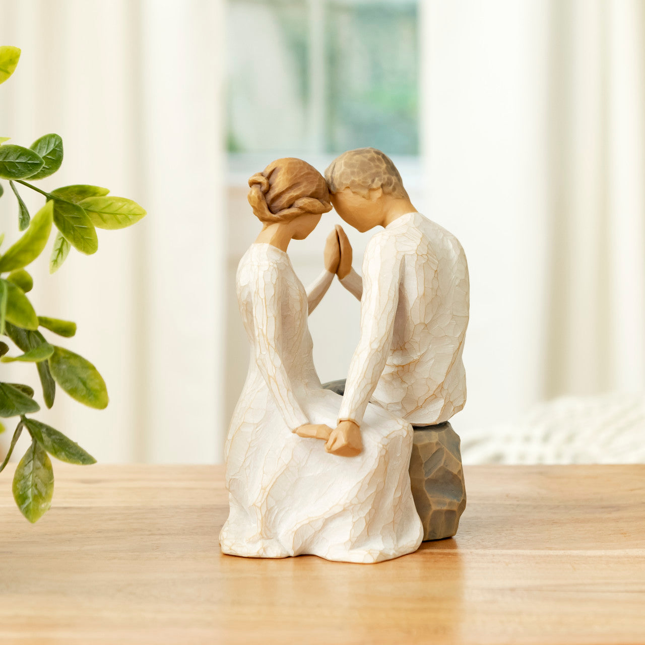 Around You sculpted figure by Susan Lordi | Willow Tree