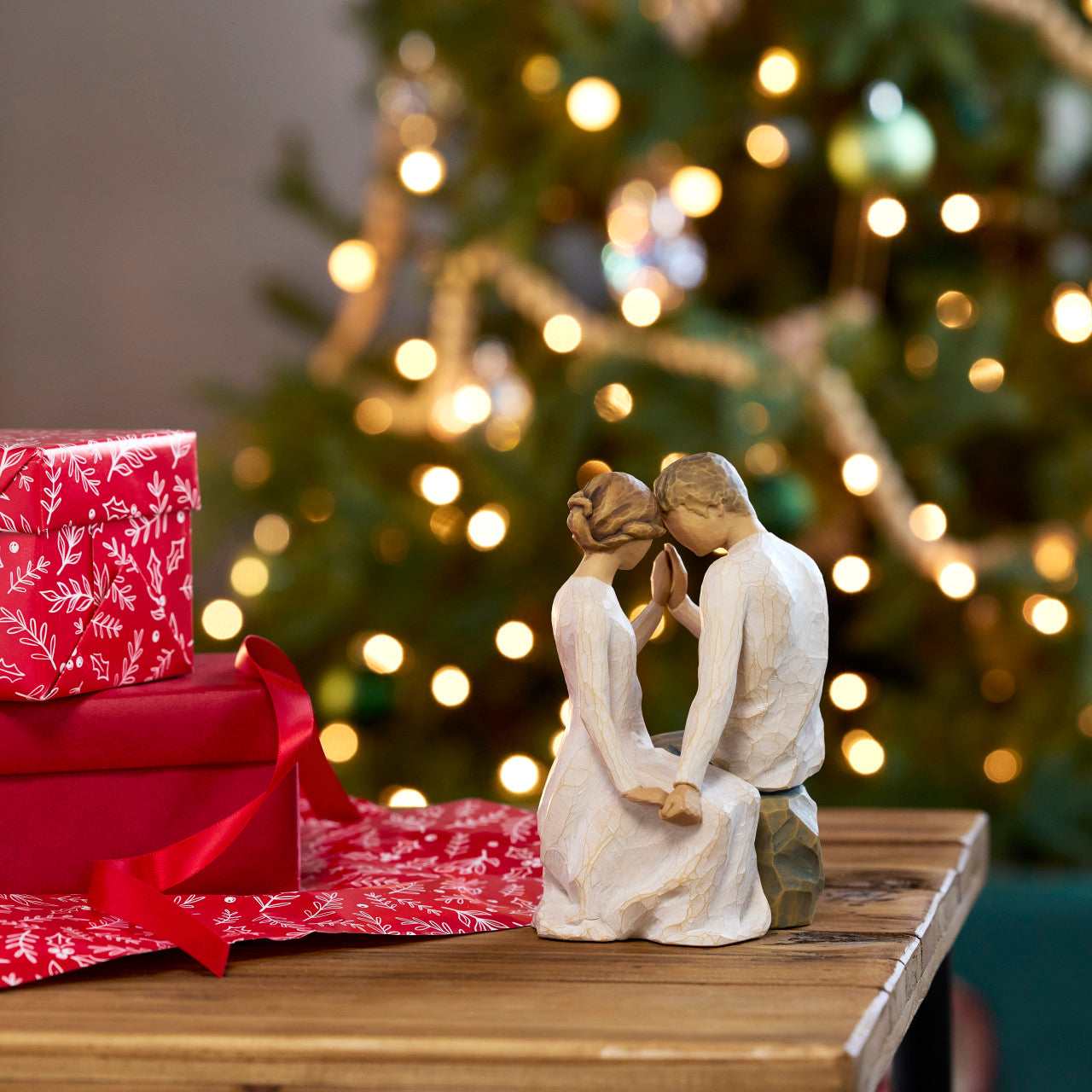 Around You sculpted figure by Susan Lordi | Willow Tree